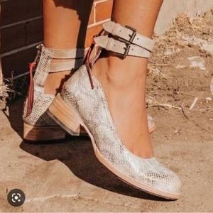 FREEBIRD MARIBEL SIZE 9.